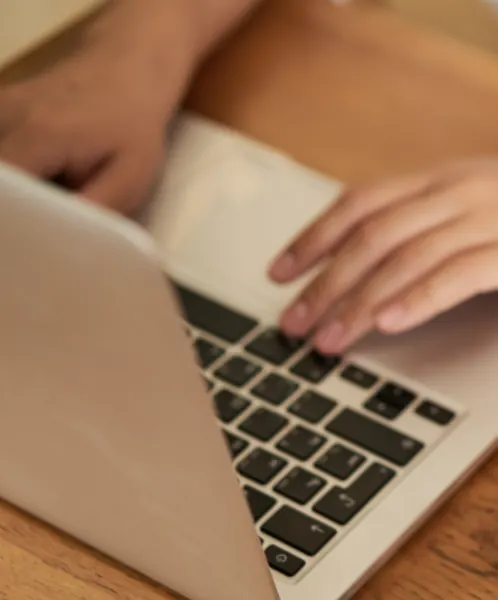 Optimización de campañas de publicidad en redes sociales desde el portátil